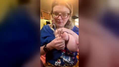 Snapshot of bigtits133 chatting on March 3, 6:14 pm bigtits133 online show from March 3, 6:14 pm