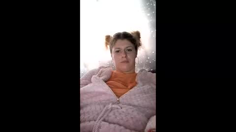 bigtitslala online show from December 5, 11:30 am