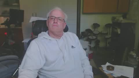 billp750876 online show from June 1, 8:43 pm