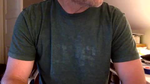 Snapshot of bisonbar chatting on June 24, 4:39 pm BisonBar online show from June 24, 4:39 pm