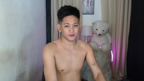 Snapshot of bj_alex31 chatting on April 22, 6:31 pm alex online show from April 22, 6:31 pm
