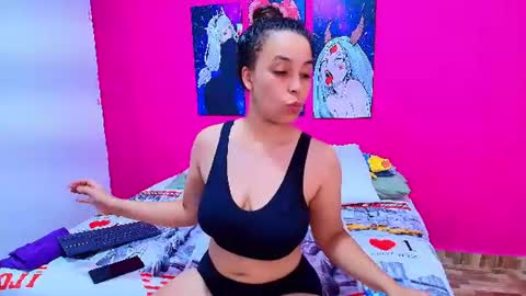 Snapshot of black_and_whithexx chatting on July 8, 6:56 pm black and white online show from July 8, 6:56 pm