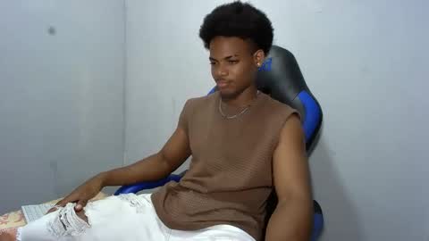 tu morenito online show from April 13, 2:39 am