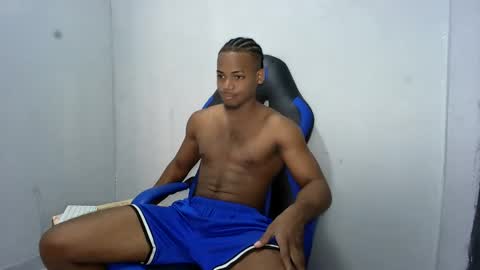 tu morenito online show from April 18, 3:27 pm