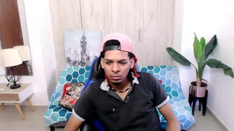 Snapshot of black_dreadlocks chatting on December 31, 11:53 am Black online show from December 31, 11:53 am