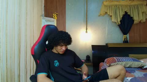 black_king_241 online show from April 4, 10:51 pm