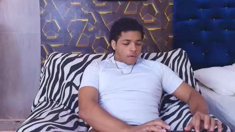 black_king_241 online show from June 5, 1:39 pm