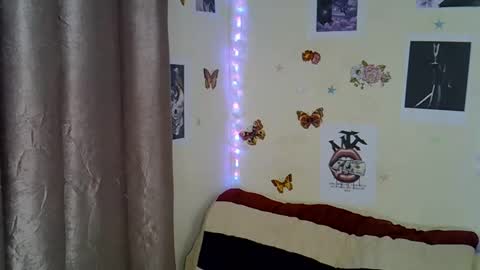 Snapshot of black_rosey chatting on December 16, 4:01 pm veraa online show from December 16, 4:01 pm