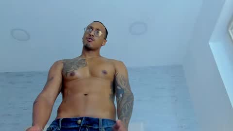 Snapshot of blackboy2874 chatting on September 12, 12:55 am DWAYNE BELL online show from September 12, 12:55 am