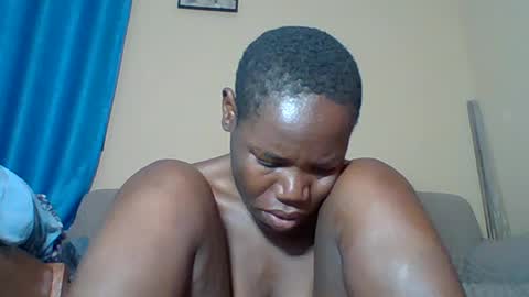 Snapshot of blacksexygal chatting on August 3, 10:35 pm SARAH online show from August 3, 10:35 pm