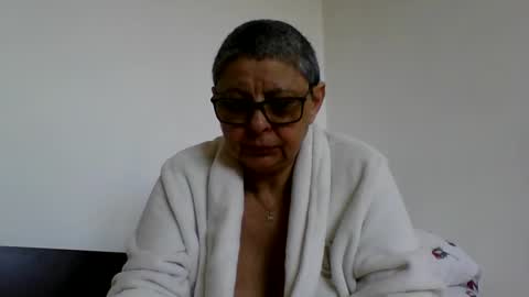 Snapshot of blackwidow05 chatting on April 15, 10:00 am Black Widow online show from April 15, 10:00 am