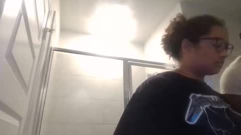 Snapshot of blessica_eddieluv6996 chatting on March 1, 1:51 am BLESSICA EDDIE LOVE online show from March 1, 1:51 am