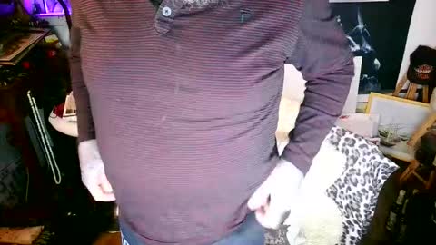 Snapshot of blindsurfer780299 chatting on December 17, 1:28 pm blindsurfer780299 online show from December 17, 1:28 pm