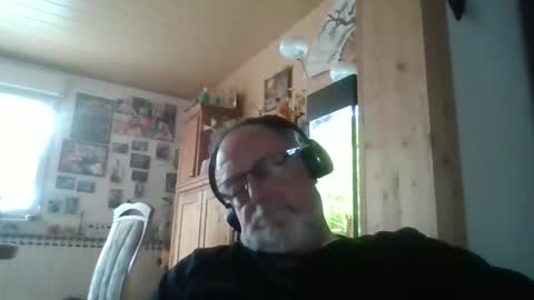 Snapshot of blindsurfer780299 chatting on February 1, 2:04 pm blindsurfer780299 online show from February 1, 2:04 pm