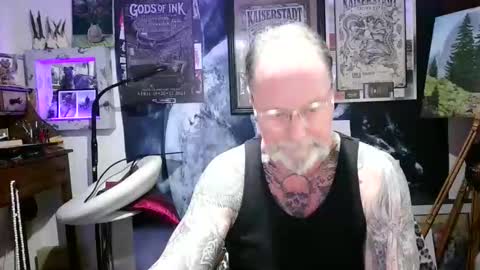 Snapshot of blindsurfer780299 chatting on February 10, 11:25 am blindsurfer780299 online show from February 10, 11:25 am