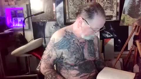 Snapshot of blindsurfer780299 chatting on February 23, 6:00 am blindsurfer780299 online show from February 23, 6:00 am