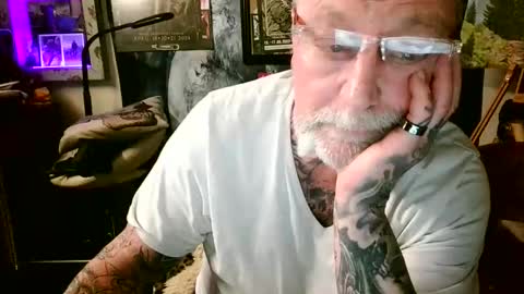 Snapshot of blindsurfer780299 chatting on March 15, 10:49 pm blindsurfer780299 online show from March 15, 10:49 pm