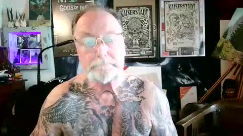 Snapshot of blindsurfer780299 chatting on March 19, 9:57 am blindsurfer780299 online show from March 19, 9:57 am