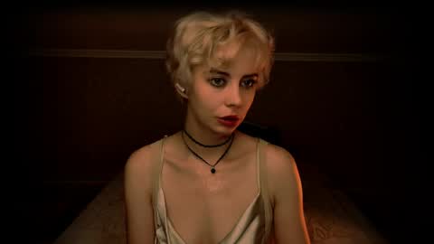 blond_ice_ann online show from May 10, 7:02 am