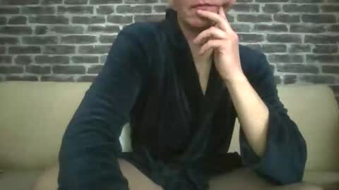 Snapshot of blondapollonl chatting on December 3, 10:57 am Apollo online show from December 3, 10:57 am