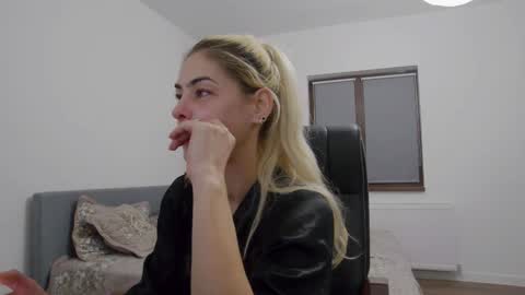 blonde4pasion online show from December 6, 5:42 am