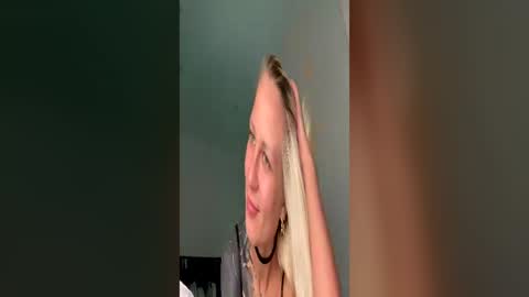 blonde_fuck_couple online show from June 12, 12:31 am