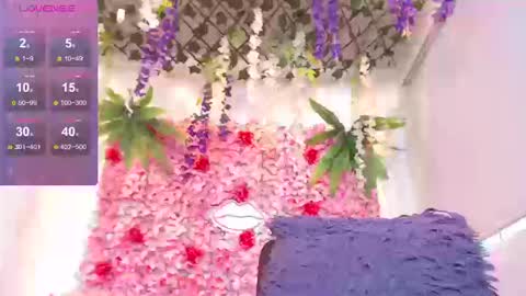 blonde_squirt_ online show from March 13, 4:46 pm