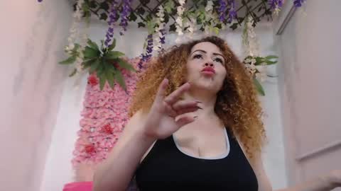 blonde_squirt_ online show from April 14, 12:55 pm