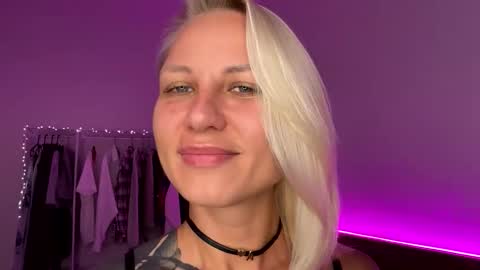 Snapshot of blondeheatxxx chatting on April 9, 12:43 am Real name Anastassiya and Ramil online show from April 9, 12:43 am