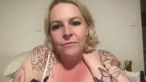 Snapshot of blondejj chatting on December 23, 11:14 am JJ online show from December 23, 11:14 am