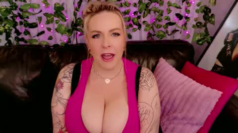 Snapshot of blondejj chatting on January 19, 3:32 am JJ online show from January 19, 3:32 am