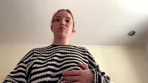 Snapshot of blondeshavemorefun123 chatting on April 14, 6:58 pm blondeshavemorefun123 online show from April 14, 6:58 pm