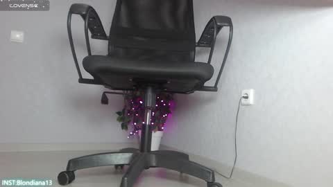 Snapshot of blondiana chatting on December 24, 9:39 am Im Di. I smell naked even when Im dressed. online show from December 24, 9:39 am