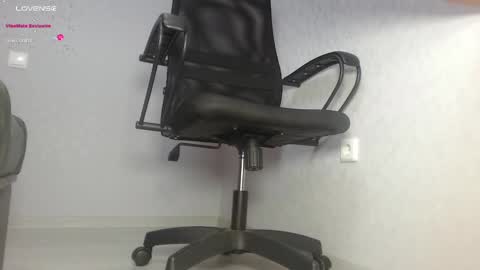 Snapshot of blondiana chatting on March 4, 12:33 pm Im Di. I smell naked even when Im dressed. online show from March 4, 12:33 pm