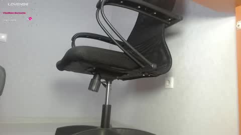 Snapshot of blondiana chatting on March 6, 1:35 pm Im Di. I smell naked even when Im dressed. online show from March 6, 1:35 pm