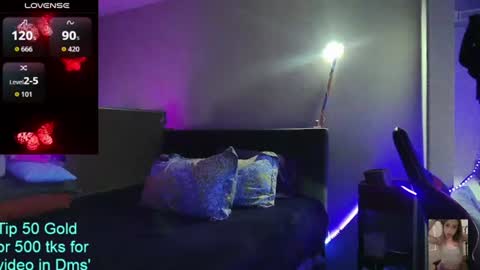 Snapshot of blondiebubblebooty chatting on June 24, 3:38 am Bubbles online show from June 24, 3:38 am