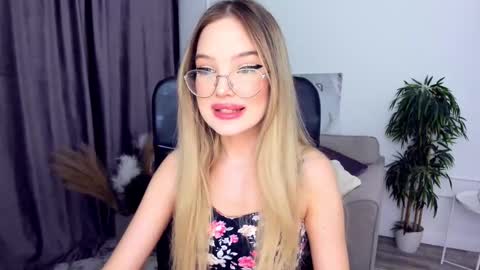 Sophia online show from February 13, 5:44 pm