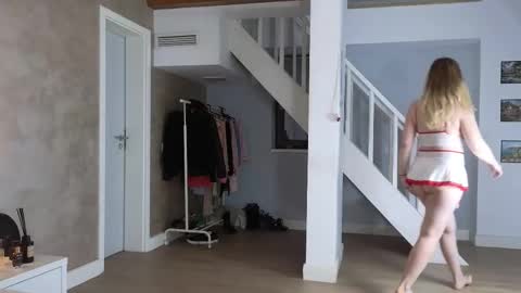 Snapshot of blue_angel_sweet chatting on October 8, 4:21 am blue_angel_sweet online show from October 8, 4:21 am