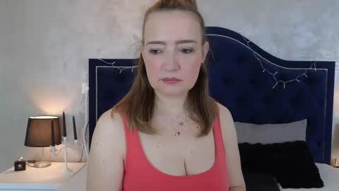 Snapshot of blue_angel_sweet chatting on January 11, 4:39 am blue_angel_sweet online show from January 11, 4:39 am