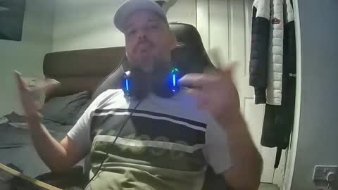 bluebirdflame1 online show from December 23, 6:37 pm