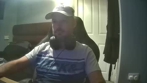 bluebirdflame1 online show from June 5, 1:23 am