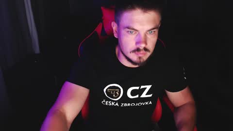 blueeyeboy0 online show from December 3, 7:33 pm