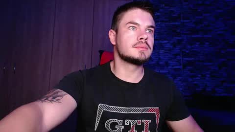 blueeyeboy0 online show from February 17, 3:04 am