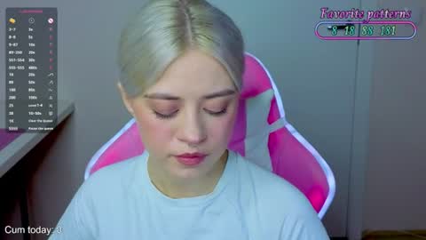Snapshot of blush_im_crush chatting on June 14, 6:54 pm Wendy online show from June 14, 6:54 pm