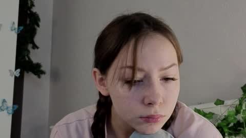 Snapshot of blushinbloom chatting on March 1, 6:04 am Dolores online show from March 1, 6:04 am