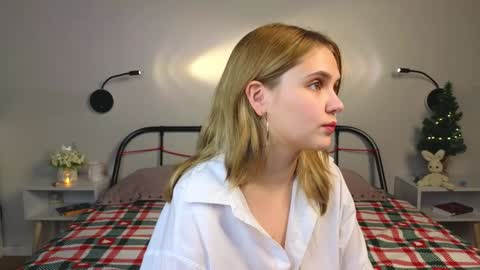 Erica online show from December 22, 8:36 pm