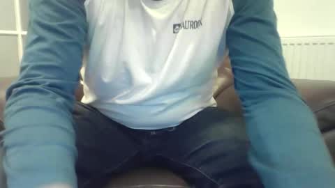 Snapshot of bobby_113 chatting on April 15, 7:32 pm bobby_113 online show from April 15, 7:32 pm