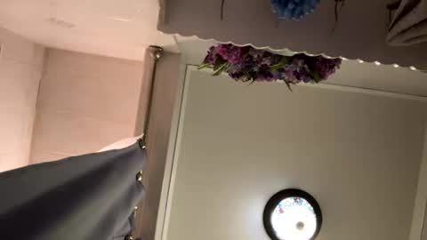 Snapshot of bobfish663 chatting on February 8, 11:19 pm bobfish663 online show from February 8, 11:19 pm