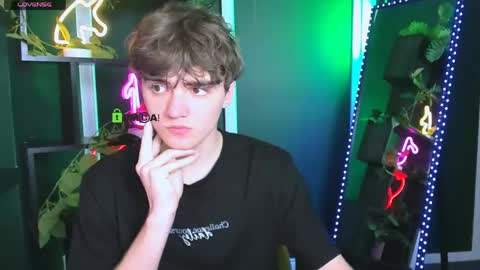 bodi_jon online show from April 28, 6:57 pm