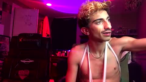 Snapshot of bodyyattiyatti chatting on November 27, 5:31 am Sailorartemis online show from November 27, 5:31 am